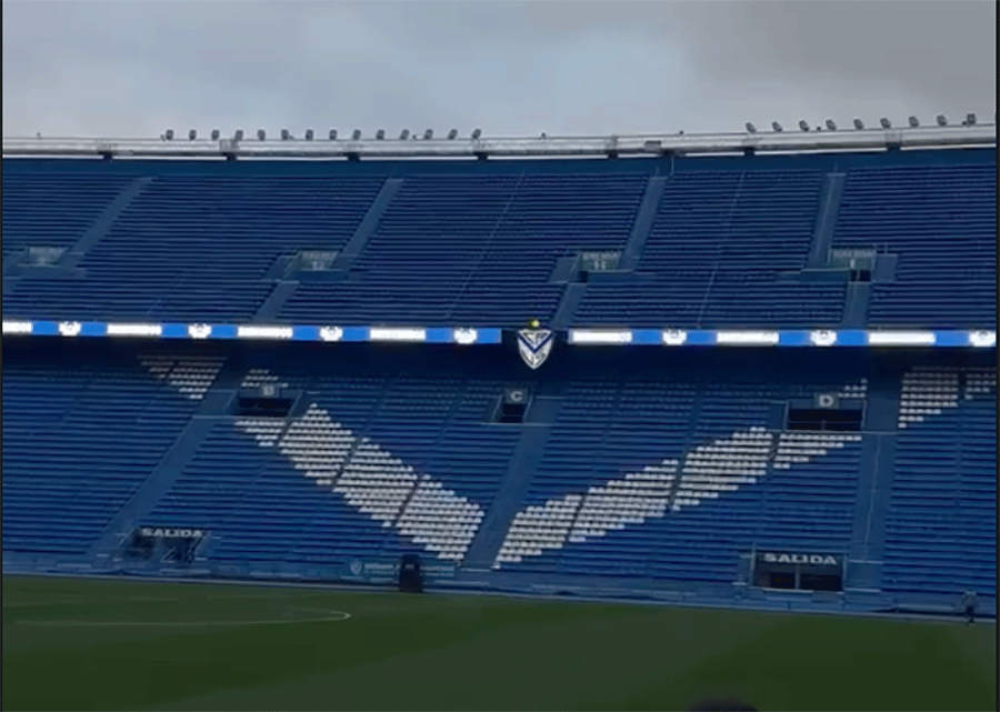 Vélez sumó pantallas LED de 100 metros en cada lateral de platea y una pantalla principal de 150 metros en la cabecera de la Popular. Un repaso de qué hace cada una y qué exige una instalación fija de este tipo.